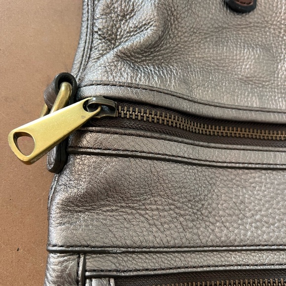 Fossil Explorer Messenger Tote Pewter Metallic - Picture 4 of 11